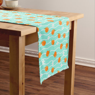 Orangen- und Blume-Muster mit Wellenhintergrund Kurzer Tischläufer