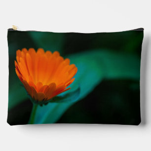Orangene Gänseblümchenblüte Zubehörtasche