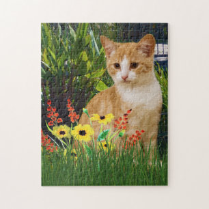 Orangene getigerte Katze im Blumengarten für Tierl Puzzle