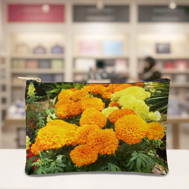 Orangene Ringelblumen-Tasche Zubehörtasche (Pouch with orange marigolds)