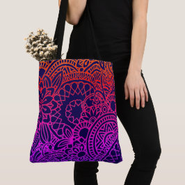 Orangene violette Blumen und marineblauer Hintergr