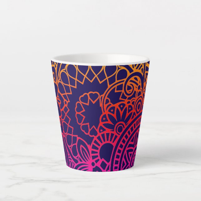 Orangene violette Blumen und marineblauer Hintergr Milchtasse (Vorderseite)