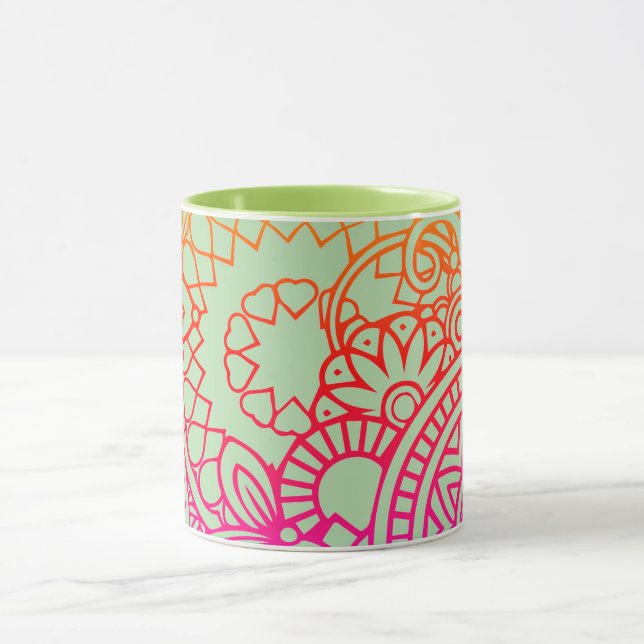 Orangene violette Blumen und sanfter Salbeihinterg Tasse (Zentrum)