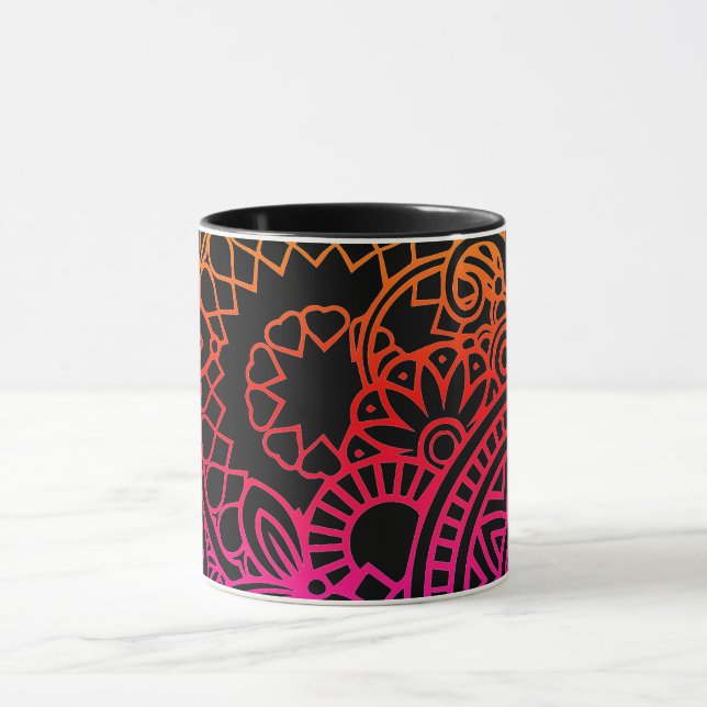 Orangene violette Blumen und schwarzer Hintergrund Tasse (Zentrum)