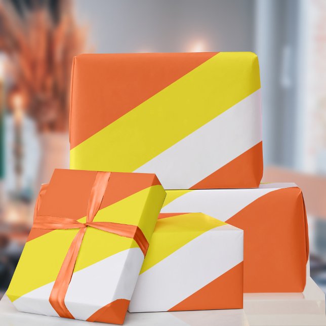 Orangengelbe, gestreifte, kerzenfarbene Maisfarben Geschenkpapier (Inspired by the colors of candy corn. Fun wrapping paper for any time of year)