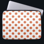 Orangenpolka-Punkte Laptopschutzhülle<br><div class="desc">Orangefarbene Polka-Punkte auf weißem Hintergrund.</div>