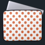 Orangenpolka-Punkte Laptopschutzhülle<br><div class="desc">Orangefarbene Polka-Punkte auf weißem Hintergrund.</div>