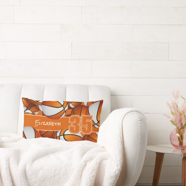 Orangenweiße Basketballkörbe - Mädchensportraum Lendenkissen (Liege)