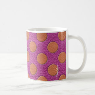 Orangepunkte auf rosa Magenta-Lederprint Tasse