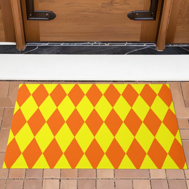 Oranges Gelbes Harlekin-Karuomuster  Fußmatte (Von Creator hochgeladen)
