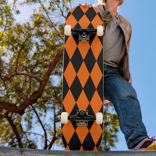 Oranges Schwarz Harlekin Diamanten Dame Design  Skateboard (Von Creator hochgeladen)
