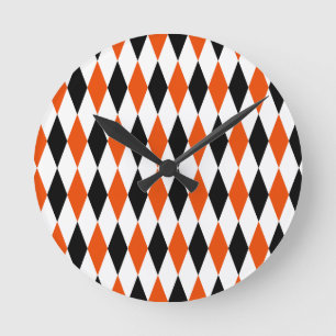 Oranges Schwarz-Weiß-Harlekin-Diamantmuster Runde Wanduhr