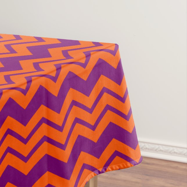 Oranges und violettes Chevron-Musterdesign  Tischdecke (Beispiel)