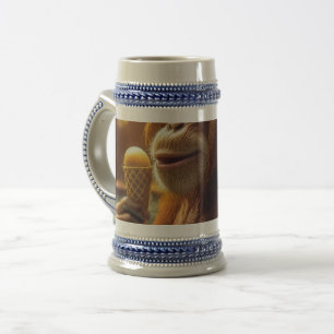 Orangutan am Pool mit Eis Bierglas