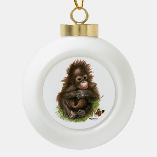 Orangutan Baby and Butterfly Keramik Kugel-Ornament (Vorderseite)