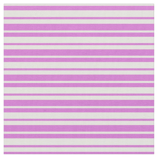 Orchidee und hellgelbe Streifen Stoff (Nahaufnahme)