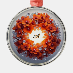 Orchideenblüten eingebettet in Kristallen Ornament Aus Metall