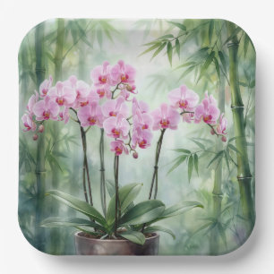 Orchideenpflanze in Rosa auf Bambushintergrund Pappteller
