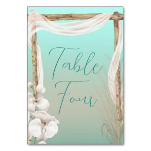 Orchids & Boho Arch auf der Hochzeit am Strand Tischnummer
