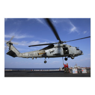 Ordnancemen schließen Transportkabel an Fotodruck