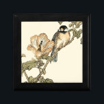 Orientalischer Vogel auf Zweig Geschenkbox<br><div class="desc">Dieser Kunstdruck zeigt ein scharfes,  lebendiges Bild eines orientalischen Vogels auf einem Zweig. Darunter befindet sich eine orangefarbene Blume mit hoher Farbgenauigkeit. Diese zeitgenössische Kunstdrucke einer traditionell orientalisch inspirierten Kunst verleiht jedem Gemälde in Ihrem Haus Charakter.</div>