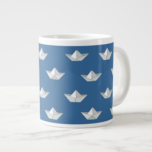 Origami-Boote auf dem Wassermuster Jumbo-Tasse (Vorderseite Rechts)