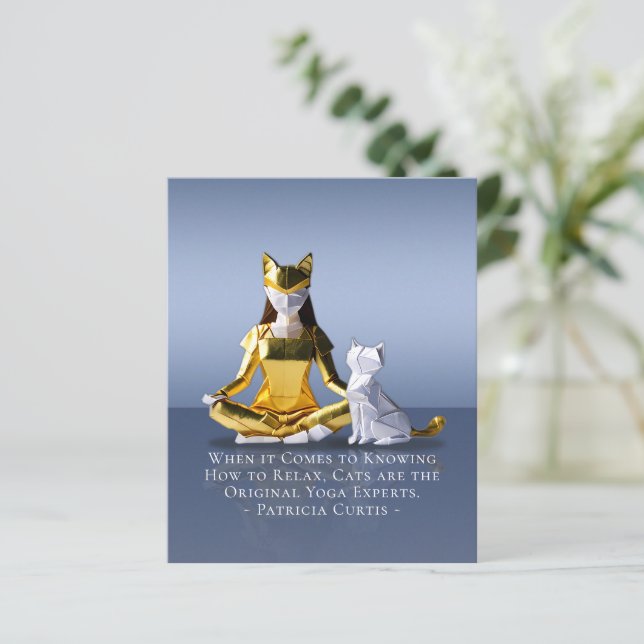 Origami Gold Foil Yoga Meditating Catwoman und Cat (Stehend Vorderseite)