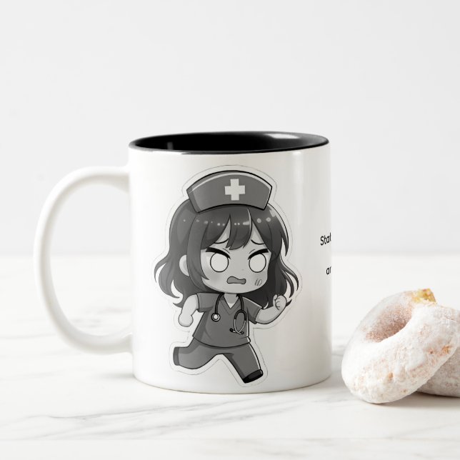 Original Chibi Nurse - The Hectic Shift Zweifarbige Tasse (Mit Donut)