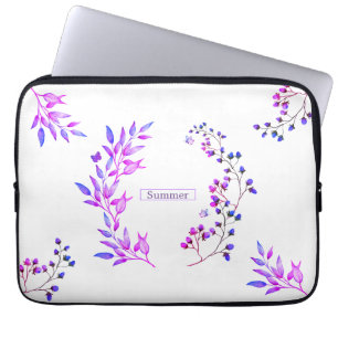 Originelle Gestaltung von violetten Blumen und Äst Laptopschutzhülle