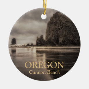 Ornament: Haystack Rock und Nadeln (Kreis) Keramik Ornament