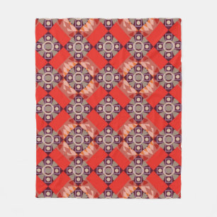 Ornament in braun, beige und roten Farben. Bestick Fleecedecke