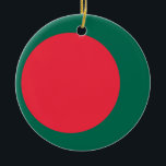 Ornament mit der Flagge Bangladeschs<br><div class="desc">Fügen Sie Ihrem Urlaubsdekor eine festliche Touch Bangladeschs hinzu, mit diesem Ornament mit der Flagge Bangladeschs! Dieses mit Präzision gestaltete Ornament zeigt den ikonischen roten Kreis auf grünem Hintergrund, der die Nationalflagge Bangladeschs darstellt. Sein lebendiges Design macht es zu einer perfekten Ergänzung zu Weihnachtsbaum, Feriendekorationen oder besondere Anlass-Feiern. Dieses Ornament...</div>