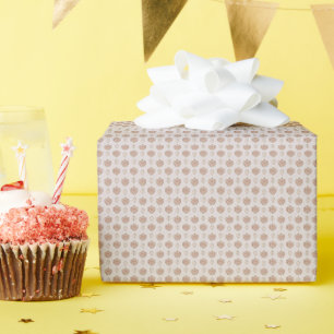 Ornamentales Medaillonmuster in einer warmen Beige Geschenkpapier