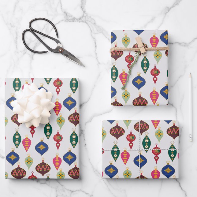 Ornamente Galore: Weihnachtsgeschenk Wrap Delight Geschenkpapier Set (Vorderseite)
