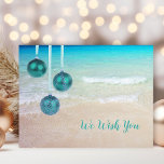 Ornamente Tropical Beach Weihnachten Postkarte<br><div class="desc">Ornamente und Strand-Szene Weihnachtskarte. Senden Sie an Freunde und Familie von einem tropischen Ort und passen Sie Ihre Auswahl an Gruß und Signatur auf der Rückseite an.</div>