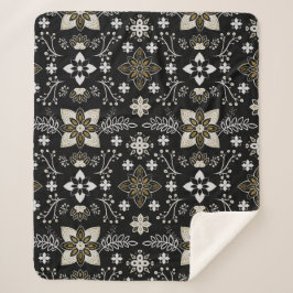 Ornate black and white floral pattern sherpadecke