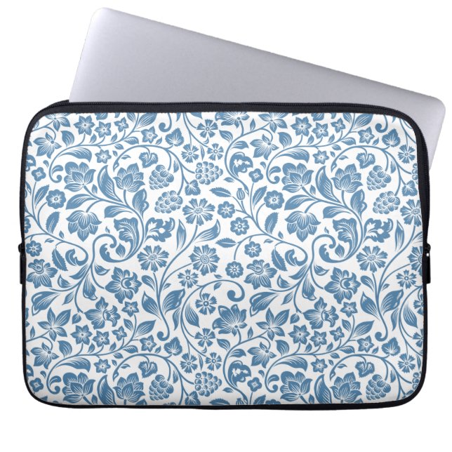 Ornate Blue and White Floral Vines Pattern Laptopschutzhülle (Vorderseite)