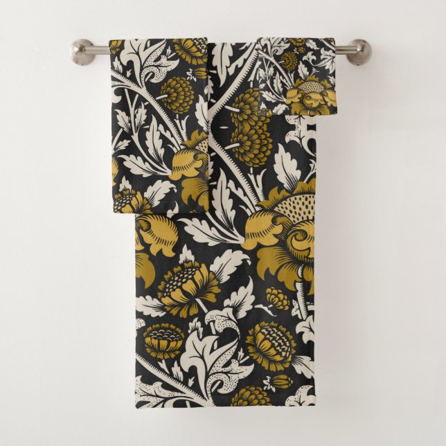 Ornate floral pattern with large gold flowers  badhandtuch set (Insitu)