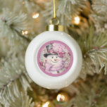 Ornately Dressed Pink Snowman Weihnachten Keramik Kugel-Ornament<br><div class="desc">Ein glücklicher Schneemann mit Tophat,  Schal und Karottennase</div>
