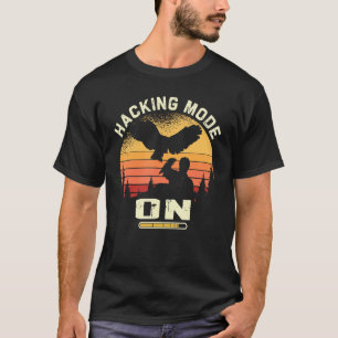 Ornithologie Falcon Hacking Mode on Falcon Flying T-Shirt