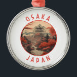 Osaka Japan Retro Distressed Circle Ornament Aus Metall<br><div class="desc">Osaka Retro Vektorreise Design. Es ist bekannt für seine moderne Architektur,  das Nachtleben und die herzhafte Küche der Straße. Die bedeutendste historische Sehenswürdigkeit ist die Burg Osaka aus dem 16. Jahrhundert,  die mehrfach restauriert wurde.</div>