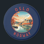 Oslo Norwegen Retro Distressed Circle Magnet<br><div class="desc">Oslo Retro Vektor Reise Design. Oslo,  die Hauptstadt Norwegens,  liegt an der Südküste des Landes,  an der Spitze des Oslofjords.</div>
