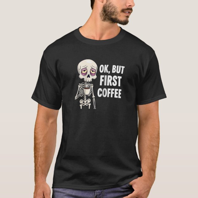 Osteopath, der erste Kaffee Lover Skelett müde T-Shirt (Vorderseite)