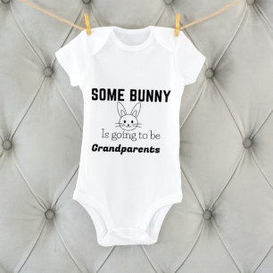 Oster-Schwangerschaftsankündigung, Somebunny geht  Baby Strampler