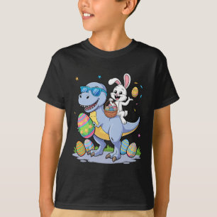 Osterdinosaurier T-rex und sonniges Holding Farbe  T-Shirt