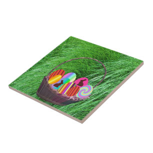 Ostereier in einem Korb Fliese