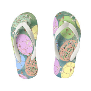 Ostereier-Rose auf Flip Flops