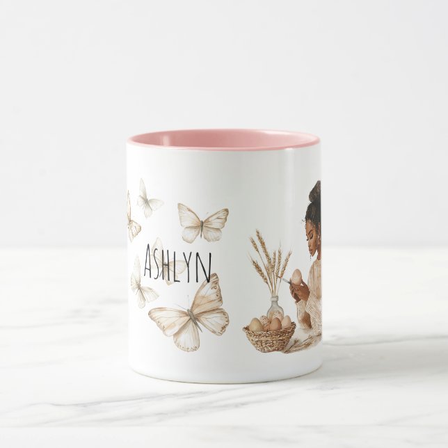 Ostereier Schmetterlinge Schwarze Haarmädchen Tasse (Zentrum)