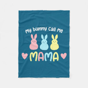 Osterferien-Design: Hase ruft Mama an Fleecedecke