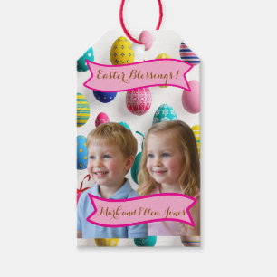 Osterfotos von Kindern mit bemalten Eiern  Geschenkanhänger